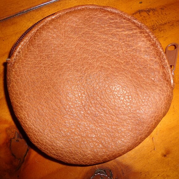 Vtg. WILSONS Leather Coin Pouch w/Key Ring Brown Zip Closure Round Embossed - Picture 2 of 13
